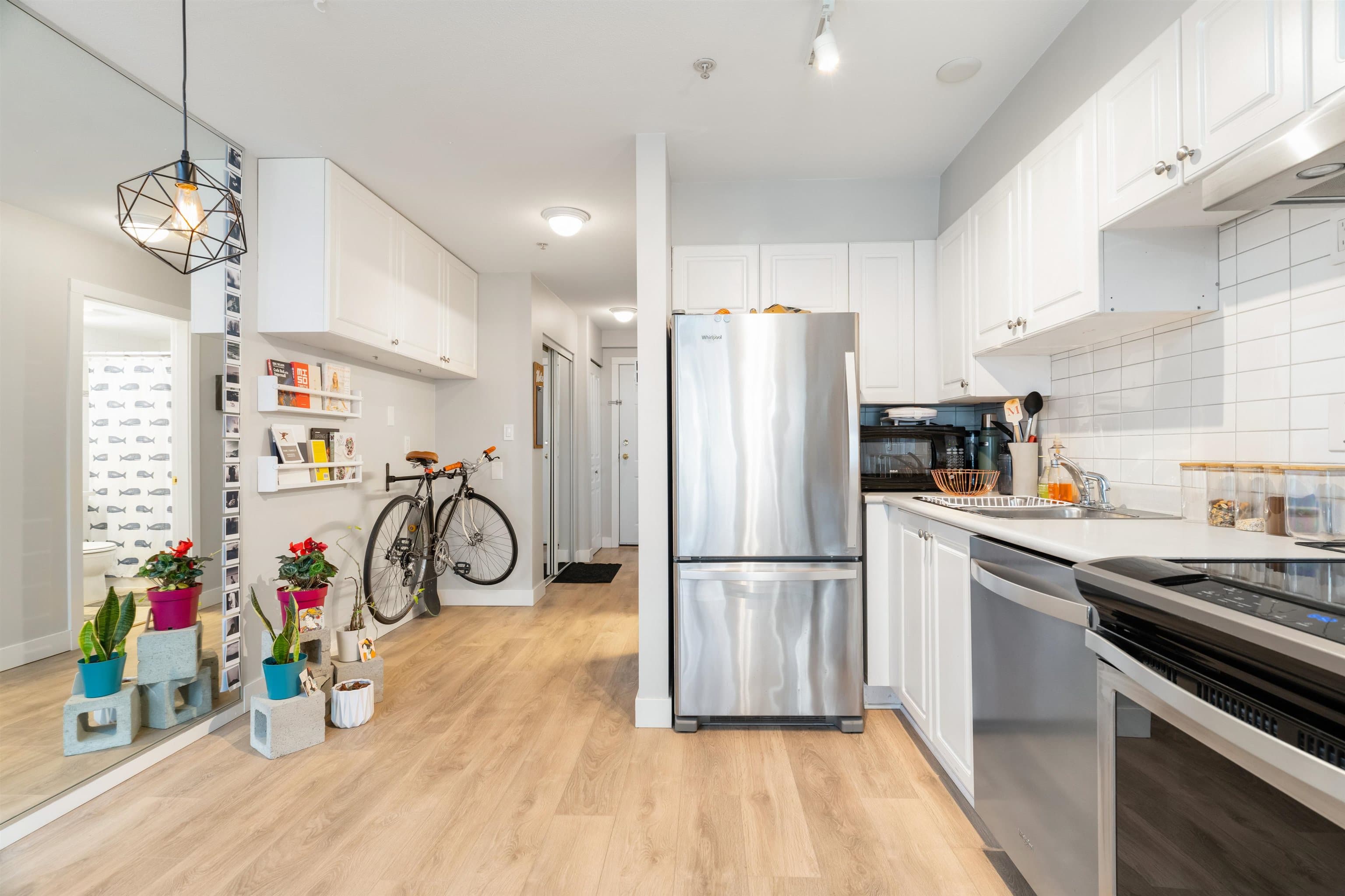 Image for 203 760 Kingsway